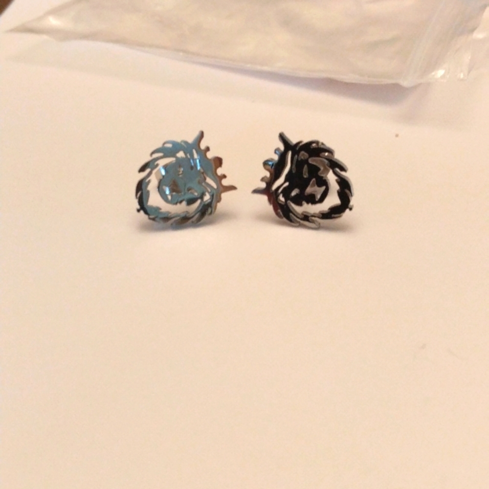 Silver stainless steel Lion 🦁 and crown earrings